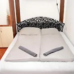 Lorabel Apartmanhaz *