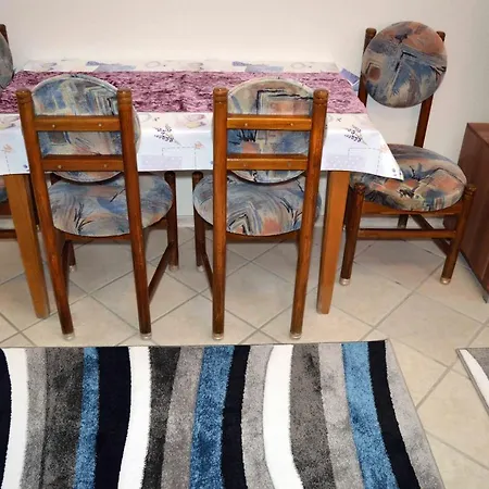Lorabel Apartmanhaz *