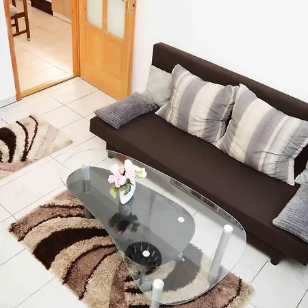 Lorabel Apartmanhaz * Heviz