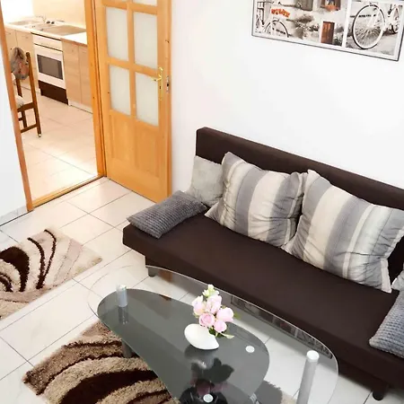 Apartment Lorabel Apartmanhaz