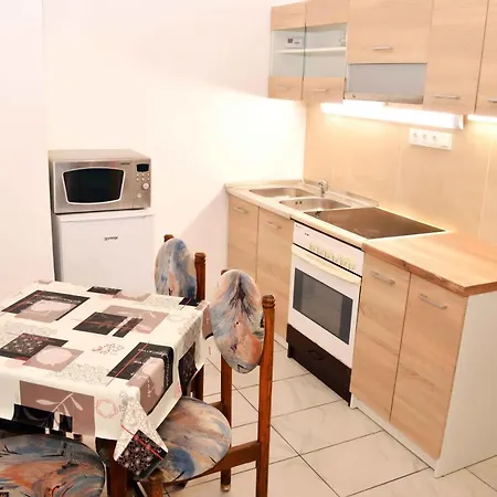 Apartment Lorabel Apartmanhaz *