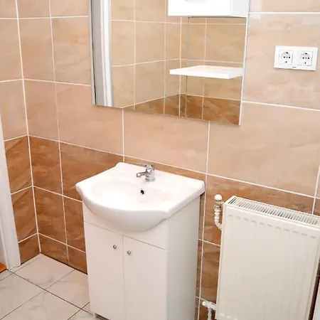 Lorabel Apartmanhaz *