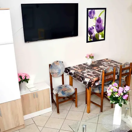 Lorabel Apartmanhaz Апартаменты *