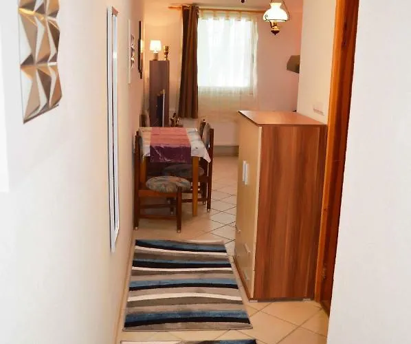 Апартаменты Lorabel Apartmanhaz Хевиз