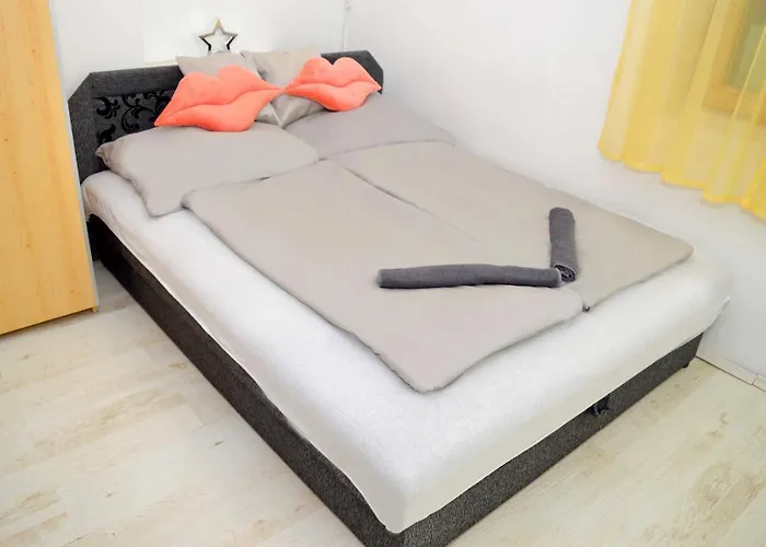 Апартаменты Lorabel Apartmanhaz Хевиз