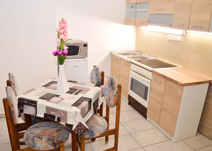 Апартаменты Lorabel Apartmanhaz Хевиз