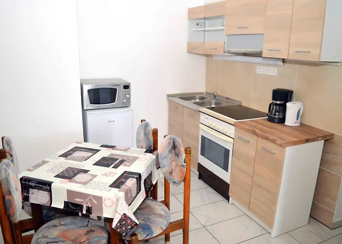 Апартаменты Lorabel Apartmanhaz Хевиз